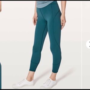 NWOT Lululemon in movement size 6 Laguna